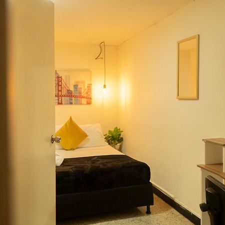 Africa House-Casa Hotel Laureles-La70 Меделин Екстериор снимка