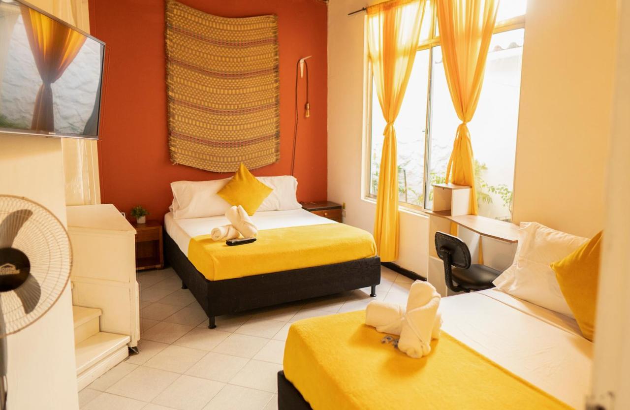 Africa House-Casa Hotel Laureles-La70 Меделин Екстериор снимка
