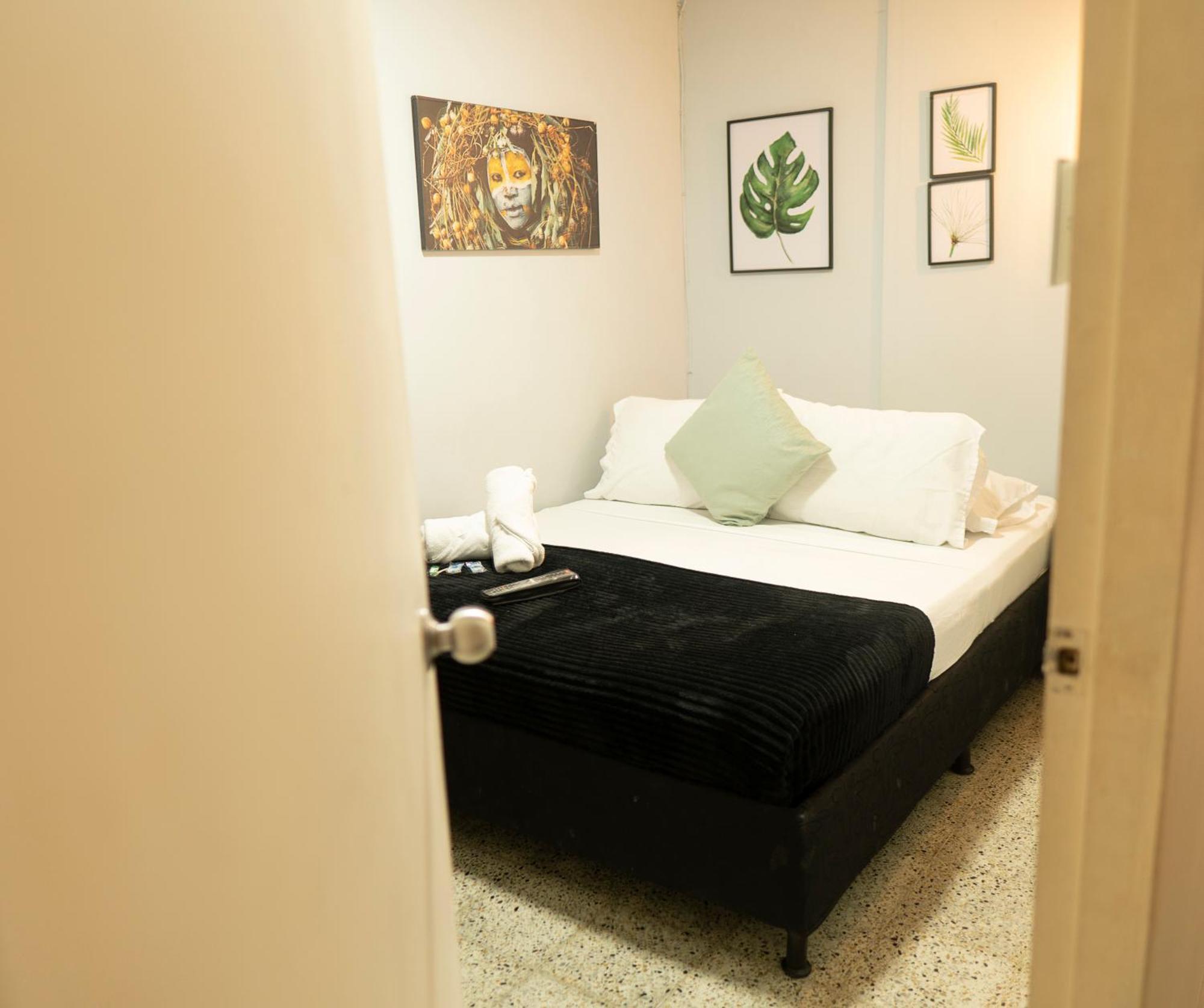 Africa House-Casa Hotel Laureles-La70 Меделин Екстериор снимка