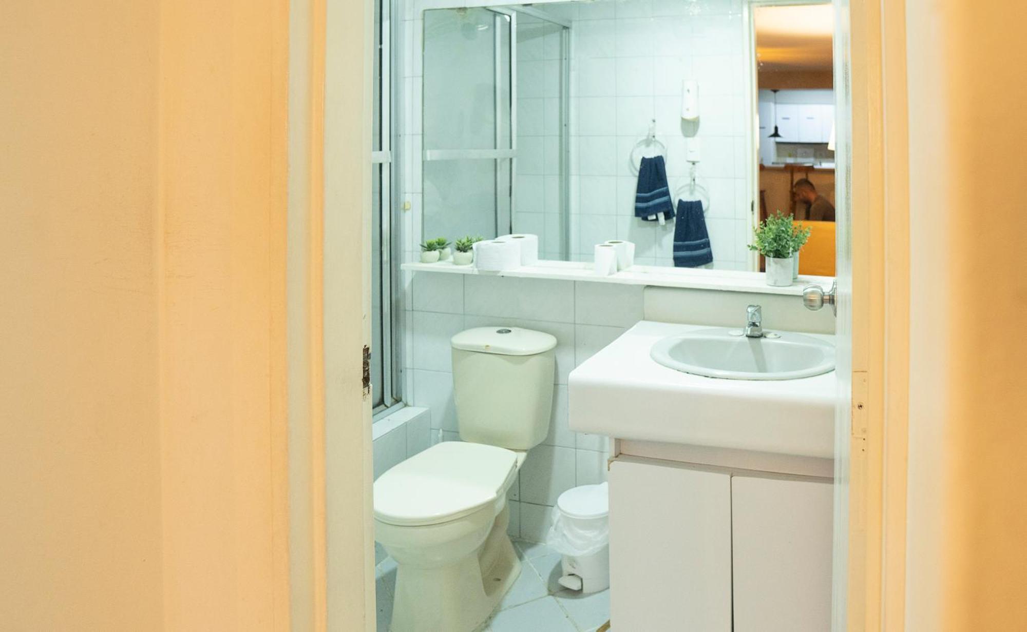Africa House-Casa Hotel Laureles-La70 Меделин Екстериор снимка