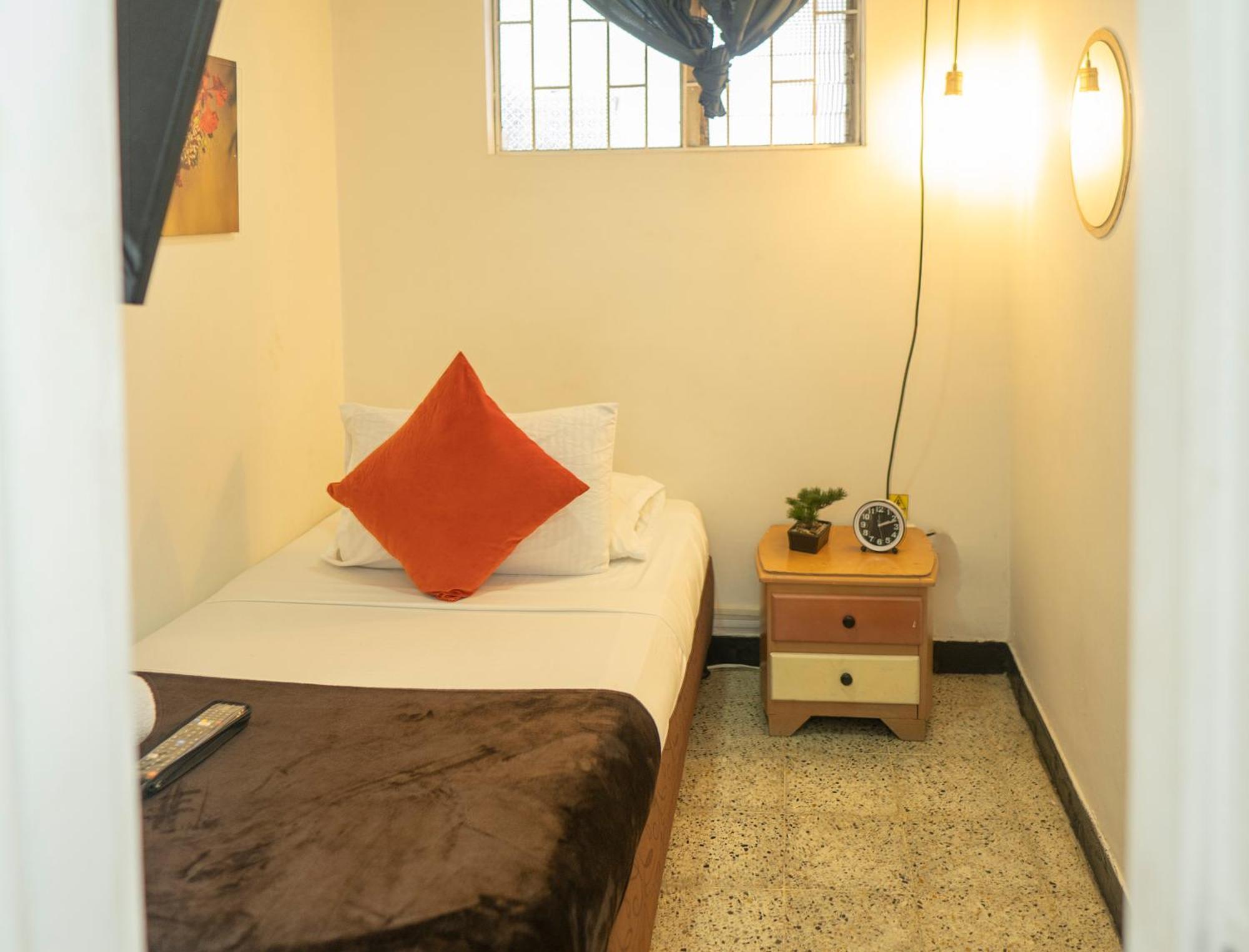 Africa House-Casa Hotel Laureles-La70 Меделин Екстериор снимка
