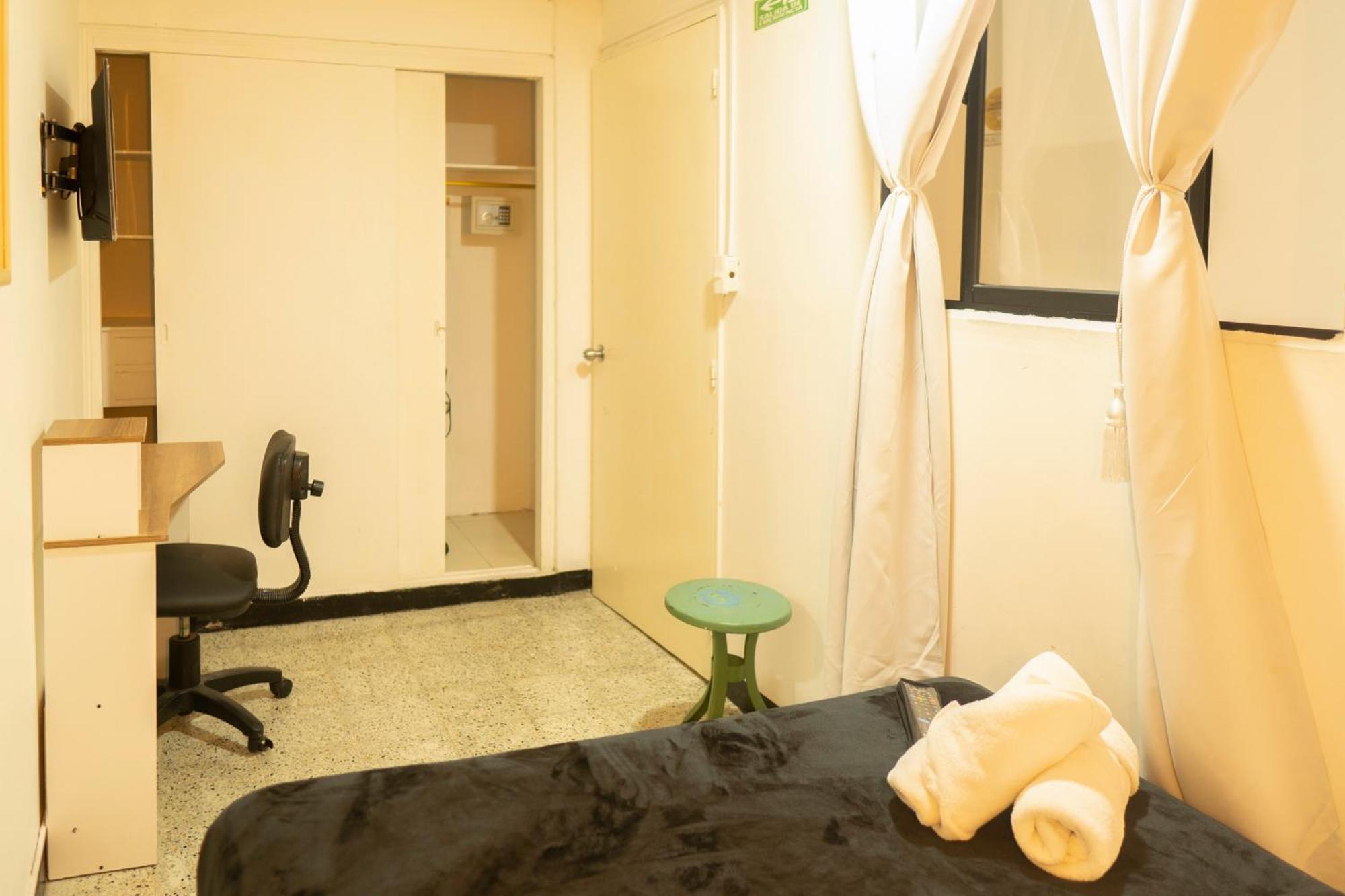 Africa House-Casa Hotel Laureles-La70 Меделин Екстериор снимка