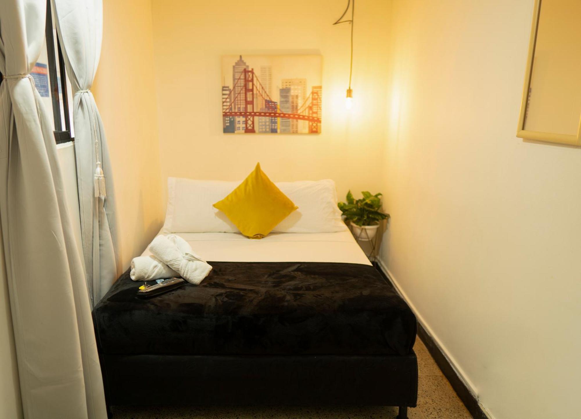 Africa House-Casa Hotel Laureles-La70 Меделин Екстериор снимка