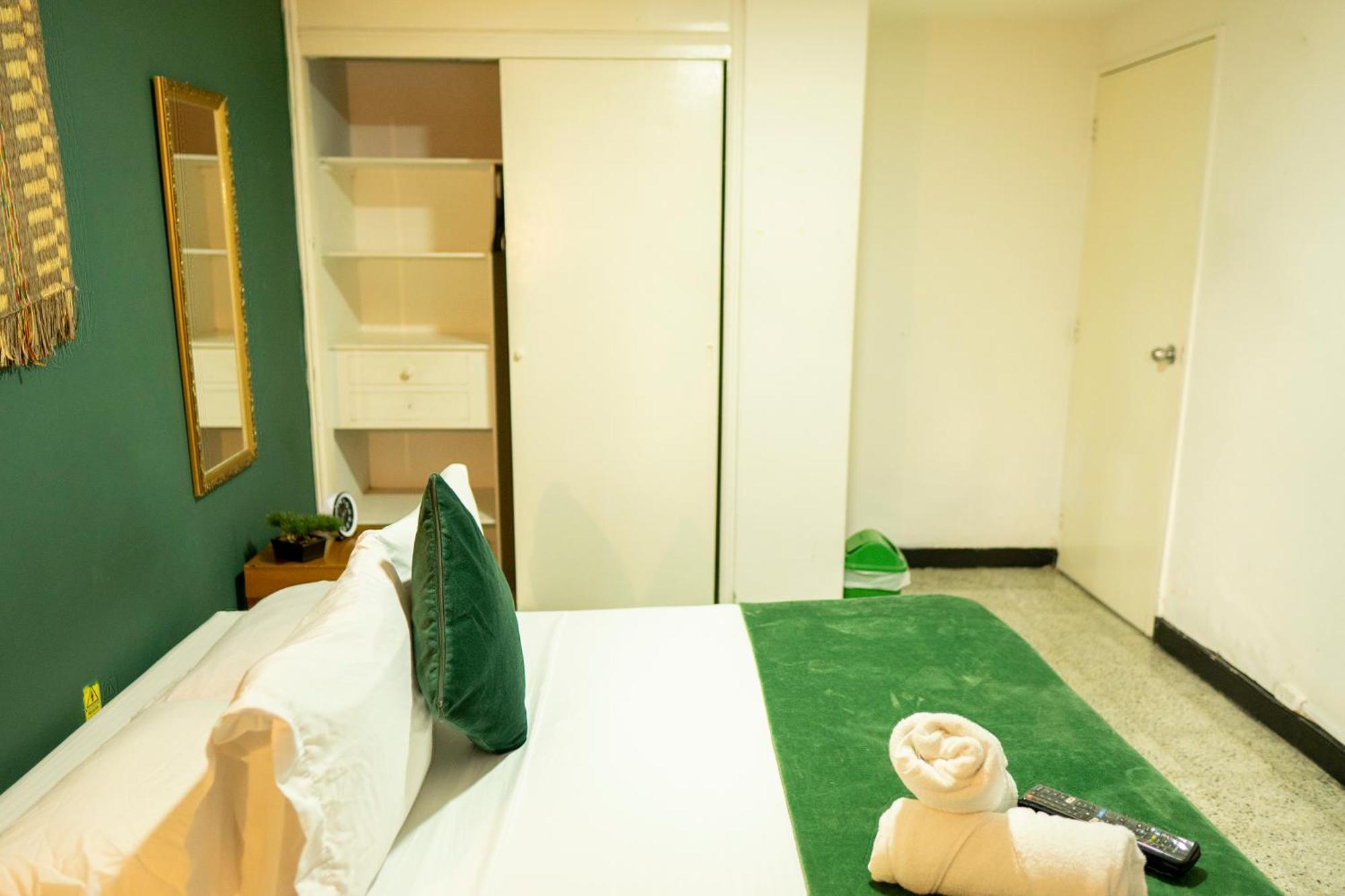 Africa House-Casa Hotel Laureles-La70 Меделин Екстериор снимка