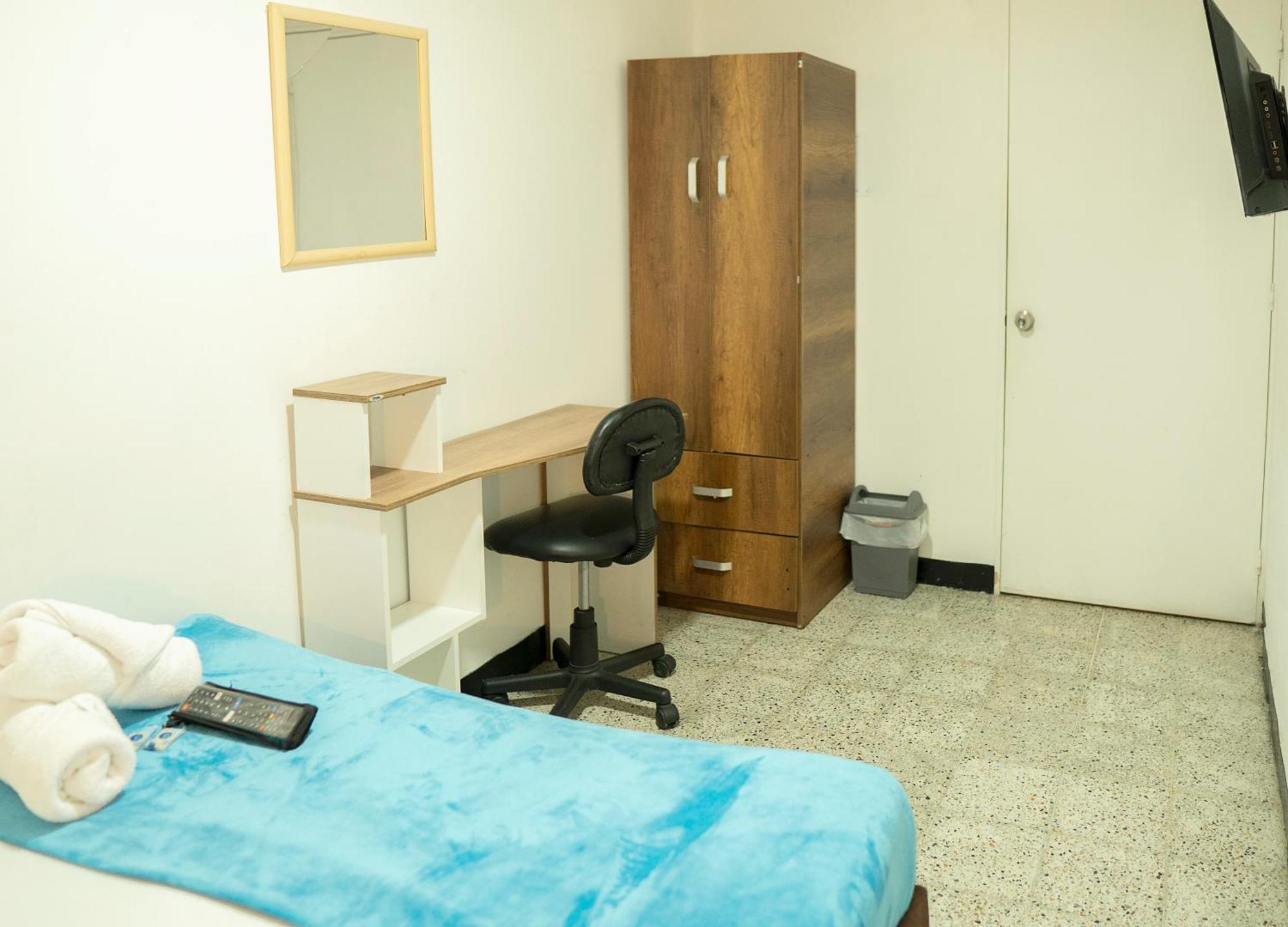 Africa House-Casa Hotel Laureles-La70 Меделин Екстериор снимка