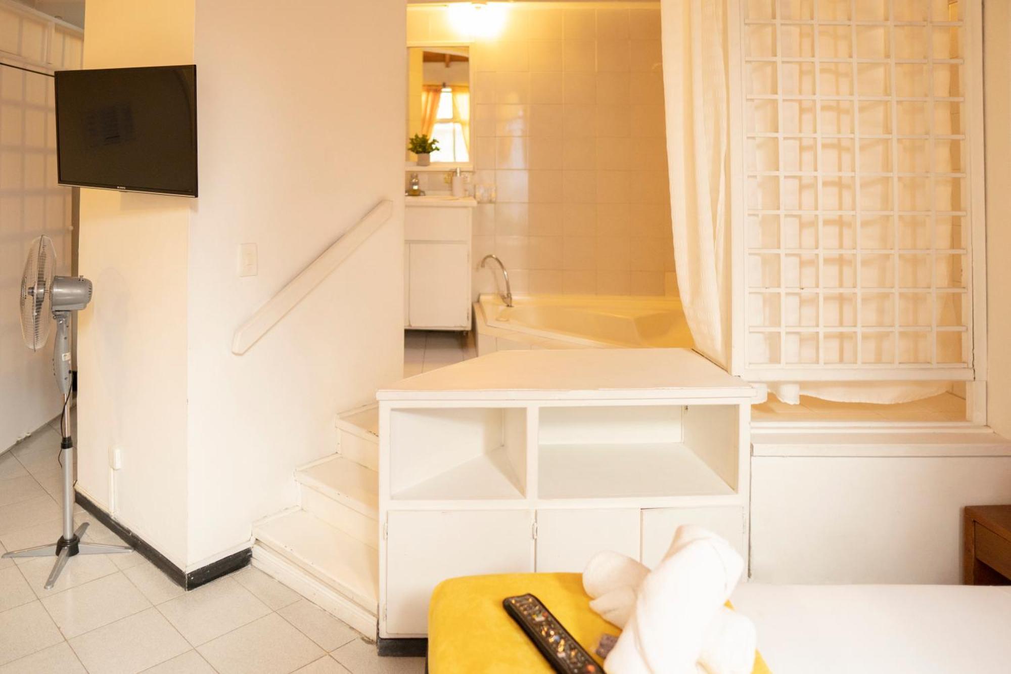 Africa House-Casa Hotel Laureles-La70 Меделин Екстериор снимка