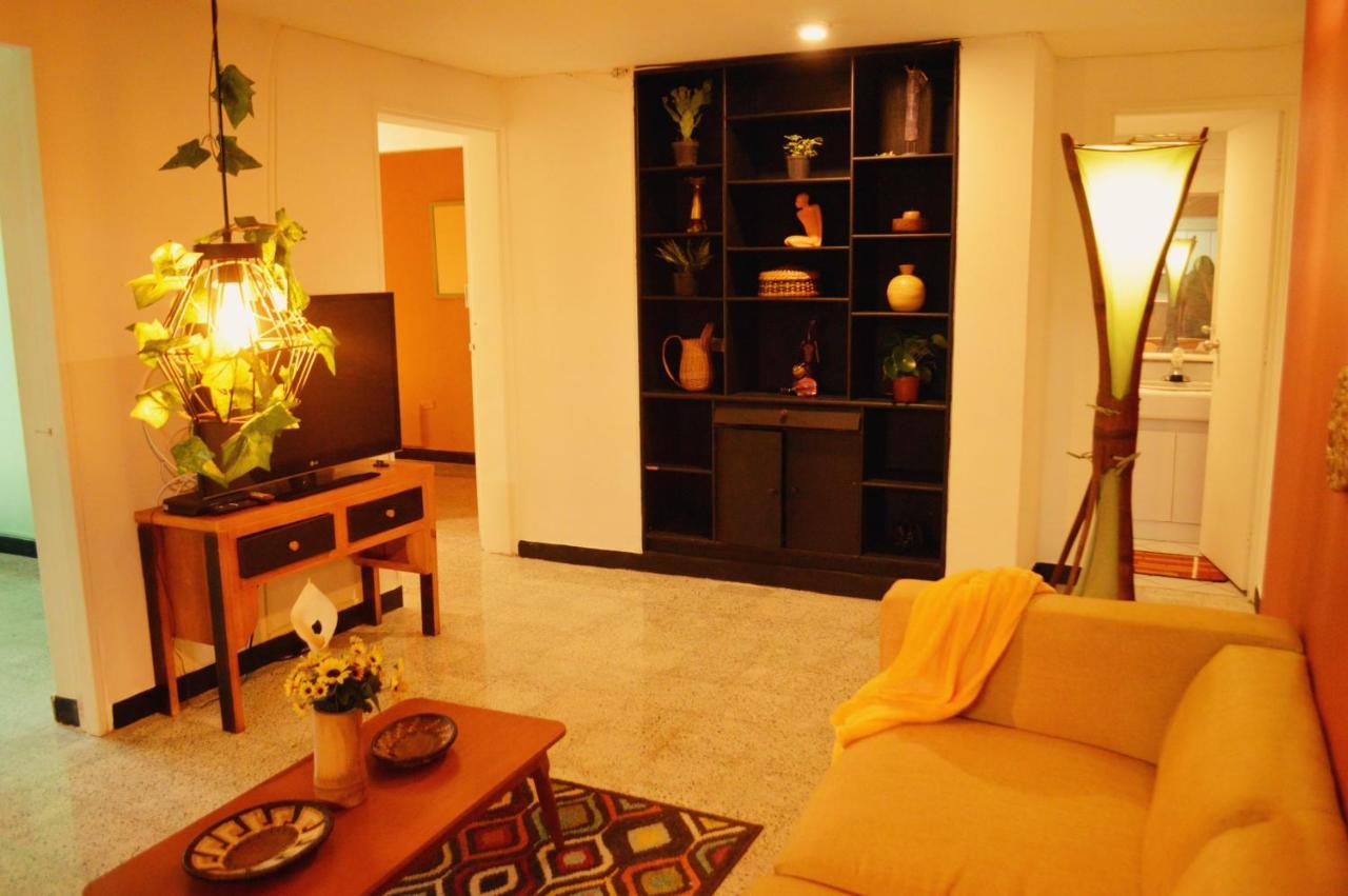 Africa House-Casa Hotel Laureles-La70 Меделин Екстериор снимка