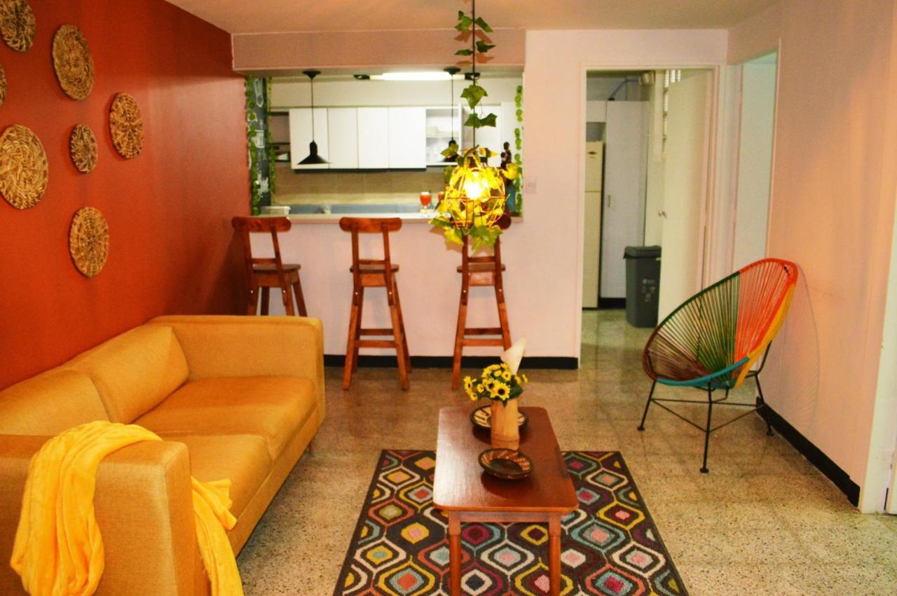 Africa House-Casa Hotel Laureles-La70 Меделин Екстериор снимка